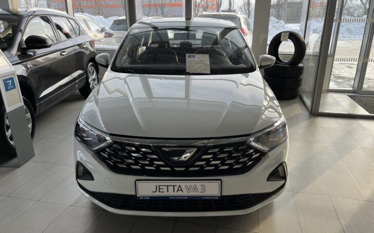 В России продолжаются продажи клонов VW Polo под брендом Jetta по цене от 1,6 млн рублей