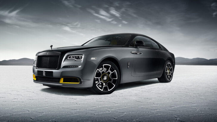 Rolls-Royce выпустил Black Badge Wraith Black Arrow. Это последнее купе бренда с мотором V12