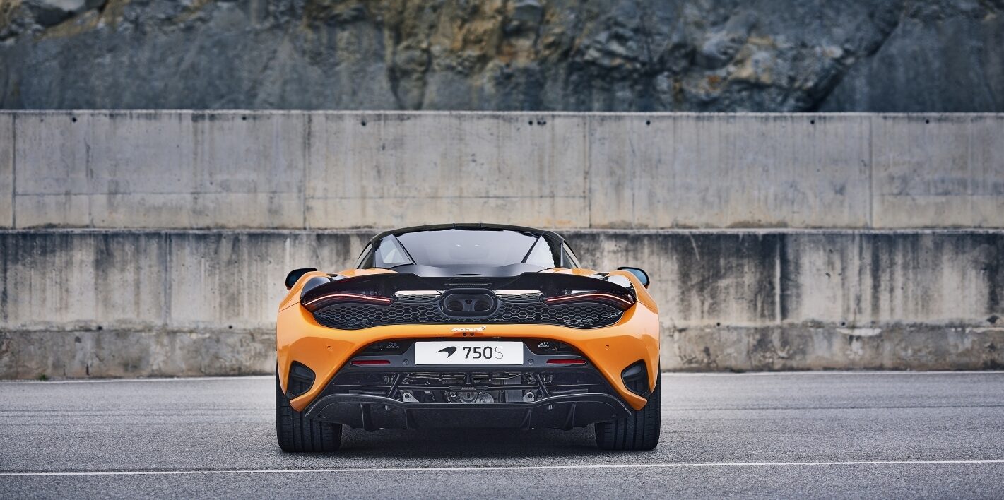 MCLAREN 720s спидометр