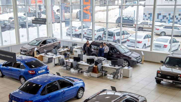 АвтоВАЗ предсказал примерный объем продаж новых автомобилей в России в 2023 году