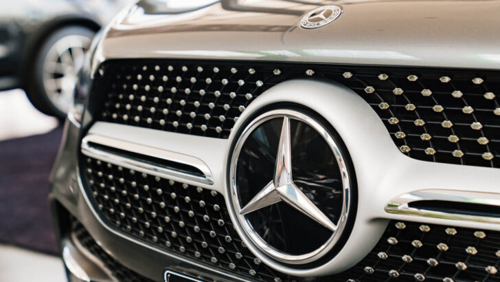 Владельцев автомобилей Mercedes-Benz и BMW в России ждет неприятный сюрприз