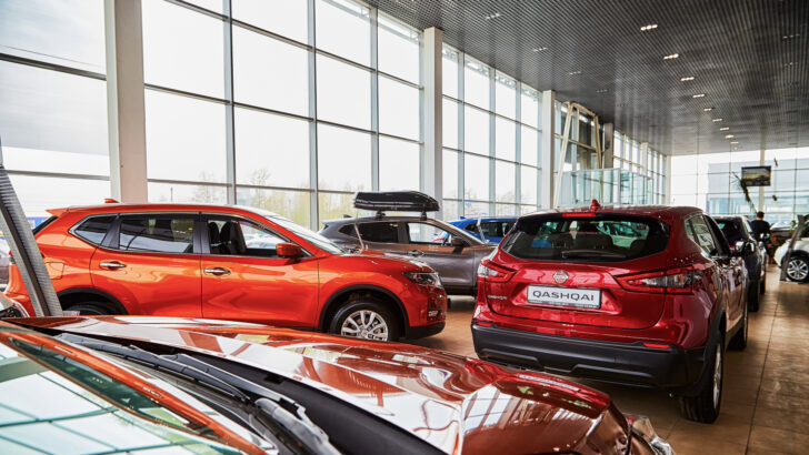 Что будет с ценами на автомобили в России к Новому году. Эксперты все рассказали