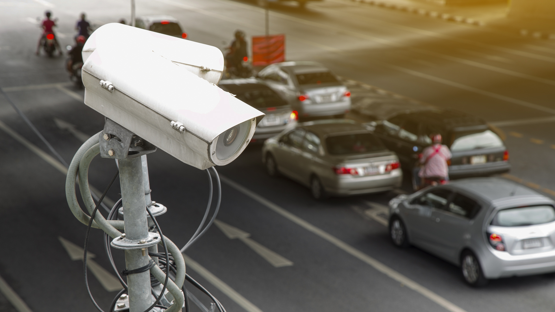 Радар скорости автомобиля. Дорожные камеры видеонаблюдения. Камеры на дорогах. Камеры слежения на дорогах. Система видеонаблюдения на дорогах.