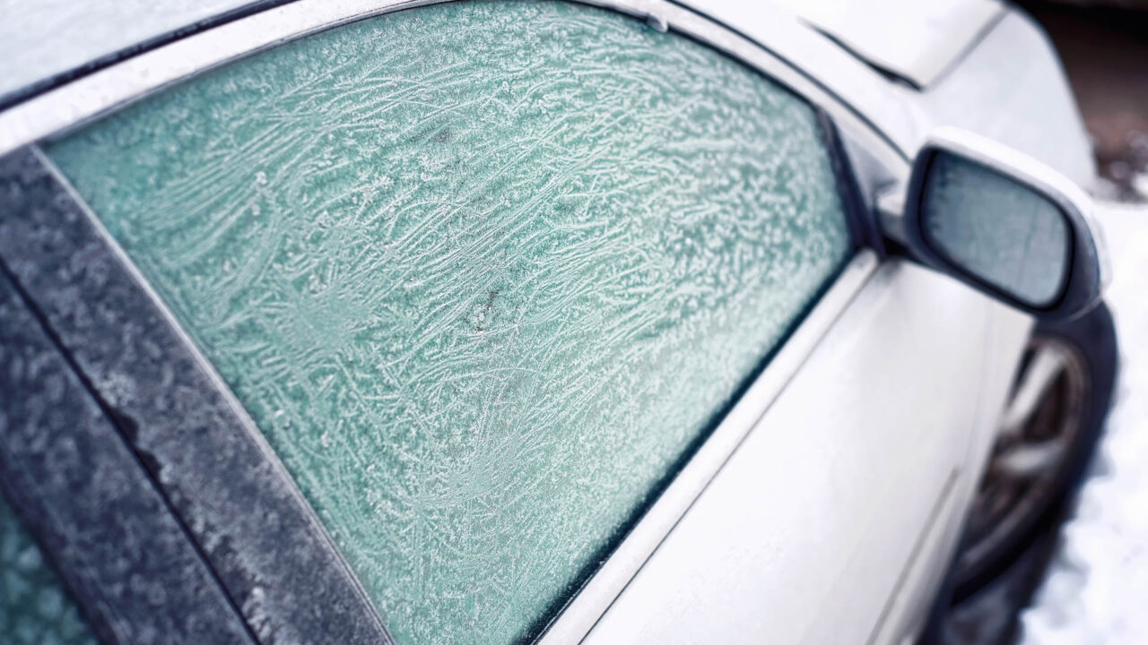 Стала известна причина замерзания стекол изнутри автомобиля - пластиковыеокнавтольятти.рф | Новости