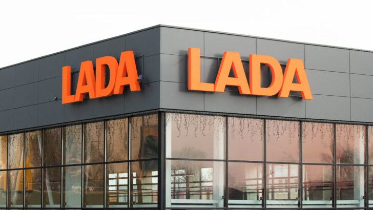 Стало известно, сколько автомобилей LADA отправится за границу в 2023 году