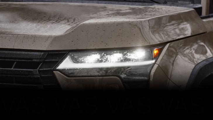 Lexus показал новый GX. Пока только пара тизеров