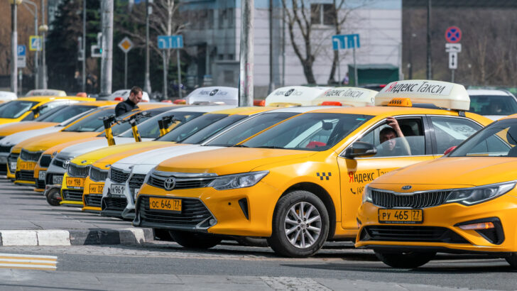 В Совфеде предложили ввести уровень локализации деталей для автомашин такси с 2024 года