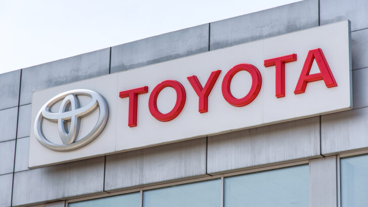 Toyota возобновила производство автомобилей. Почему его останавливали
