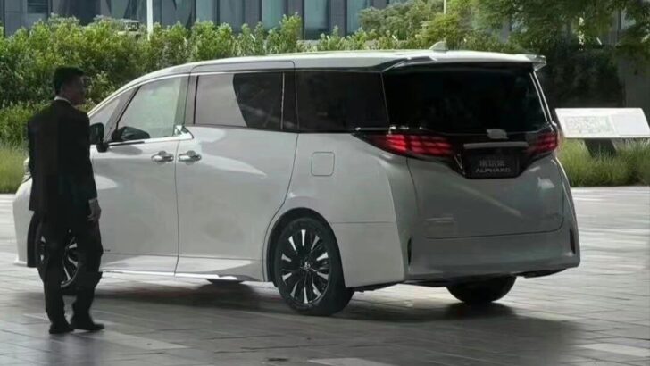 Новая Toyota Alphard