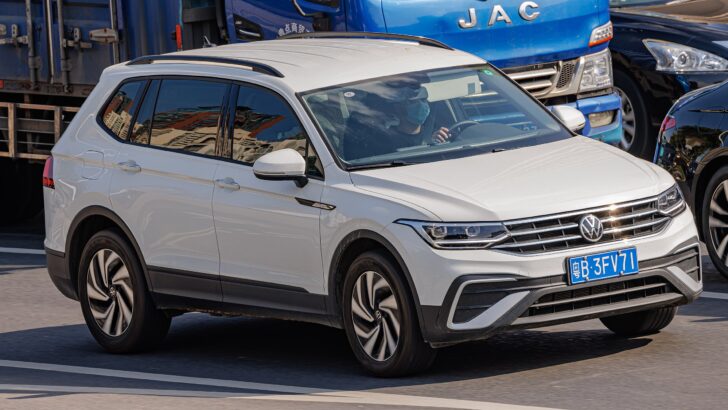 В Россию привезли семиместный Volkswagen Tiguan с китайского рынка. Сколько он стоит