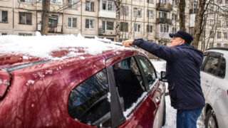 Очистка автомобиля от снега