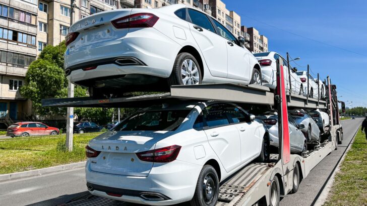 Новая LADA Vesta NG поступила к дилерам АВТОВАЗа в Санкт-Петербурге