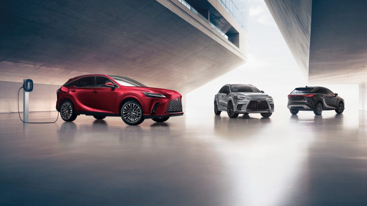 Lexus представил новую версию кроссовера RX. Это «гибрид» мощностью более  300 л.с — Автоновости дня