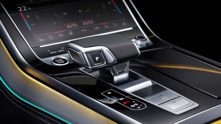 Интерьер Audi Q8