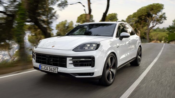 Porsche представила мощный гибридный кроссовер Cayenne S E-Hybrid 2024 года