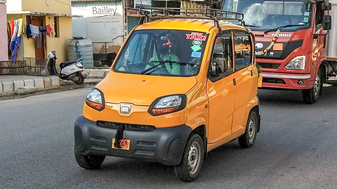 Bajaj Qute i