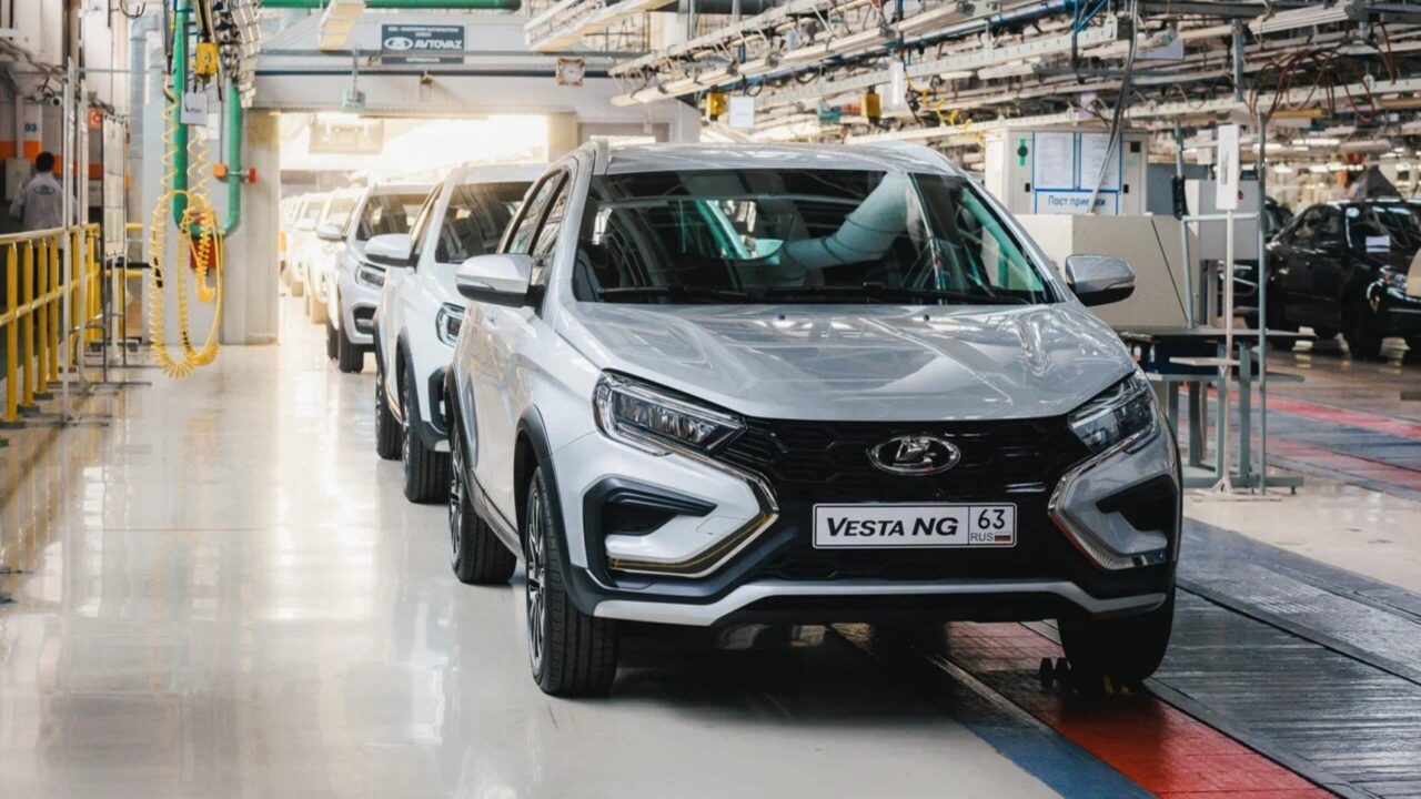 LADA Vesta официально получила две новые версии. Чем они отличаются от  остальных — Автоновости дня