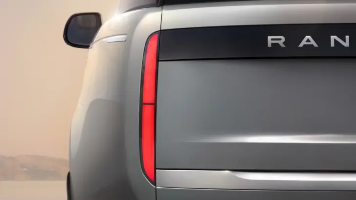 Полностью электрический Range Rover впервые показали на фото