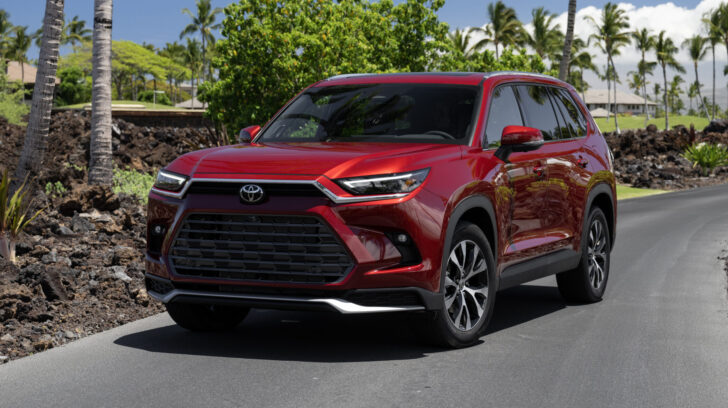 Toyota приостановила продажи двух опасных для жизни моделей. Решение проблемы еще не найдено