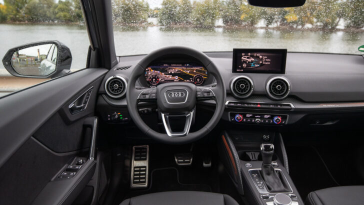 Интерьер Audi Q2