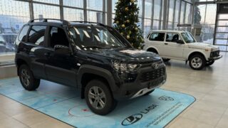 LADA Niva Travel и Niva Legend в автосалоне