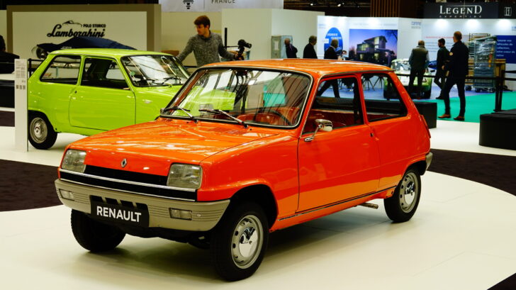Названы самые культовые автомобили Renault в истории. Список из 12 моделей