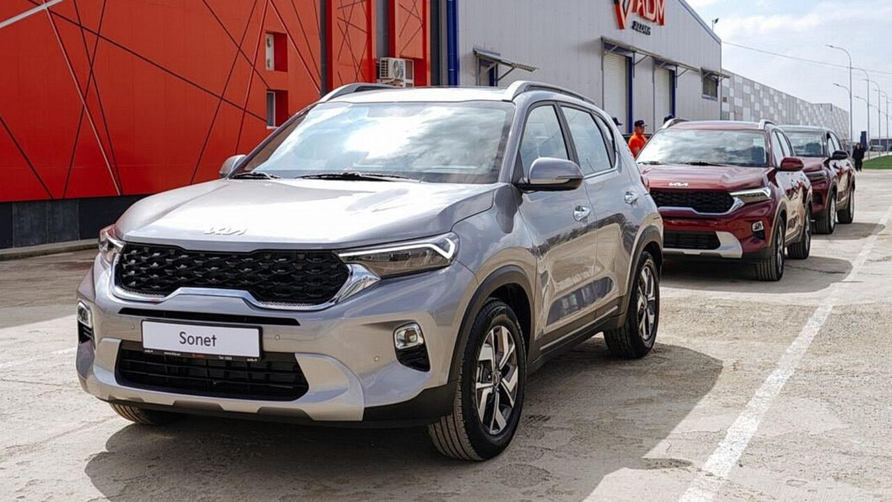 Рядом с Россией начали выпускать новый кроссовер Kia, который стоит намного  дешевле «китайцев» — Автоновости дня