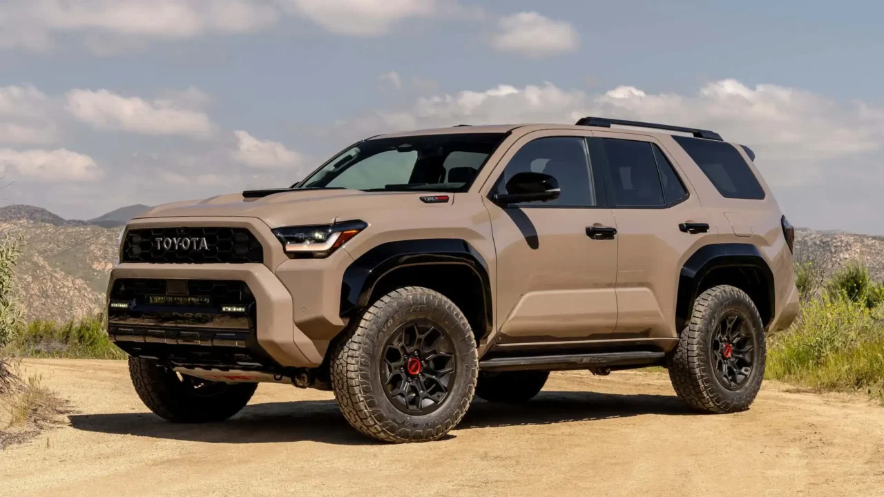 Toyota впервые за 15 лет обновила культовый внедорожник 4Runner. Что в нем  изменилось — Автоновости дня