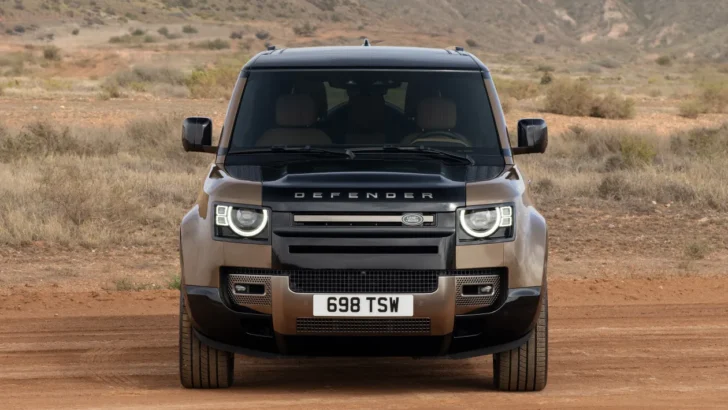 Land Rover Defender 2024 года
