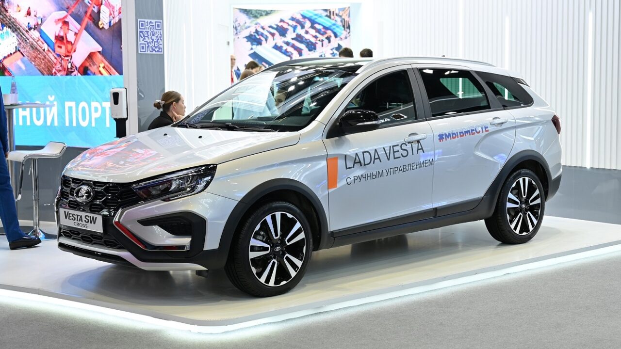 АвтоВАЗ официально представил новую версию LADA Vesta. Такой еще не было —  Автоновости дня