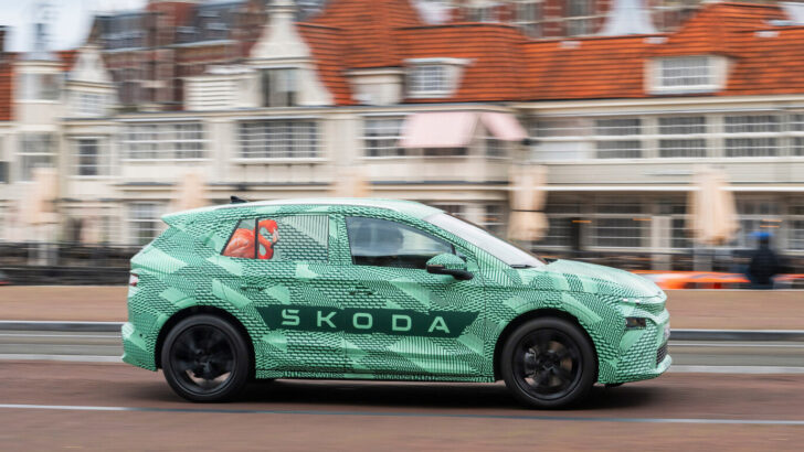 Skoda Elroq в камуфляже