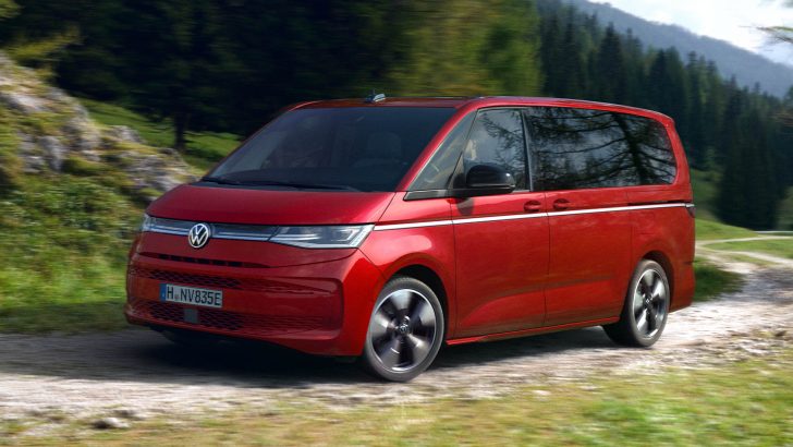 Гибридный Volkswagen Multivan получил полный привод спустя три года