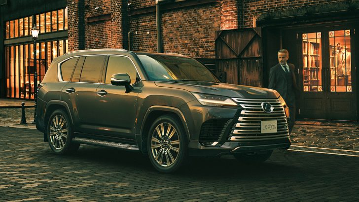 Флагманский внедорожник Lexus LX впервые стал гибридным. Что в нем особенного