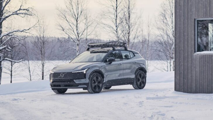 Представлен Volvo EX30 Cross Country: маленький электрокроссовер с душой внедорожника