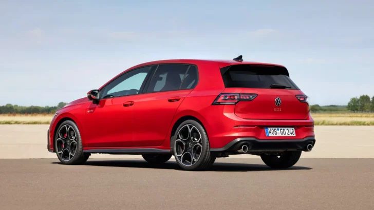 Volkswagen Golf GTI 2025 года