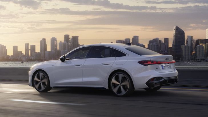 Audi A5 Sedan e-hybrid quattro
