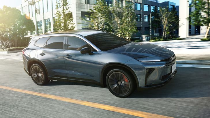 Toyota показала нового представителя семейства Crown. Это гибридный универсал Toyota показала нового представителя семейства Crown. Это гибридный универсал