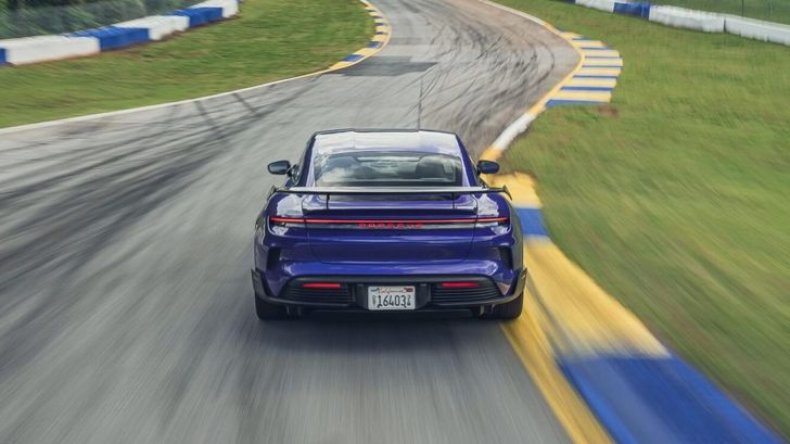 Porsche Taycan Turbo GT с пакетом Weissach Package