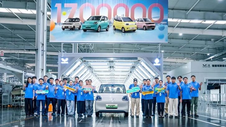 1,7-миллионный экземпляр Wuling Hongguang Mini EV 1,7-миллионный экземпляр Wuling Hongguang Mini EV