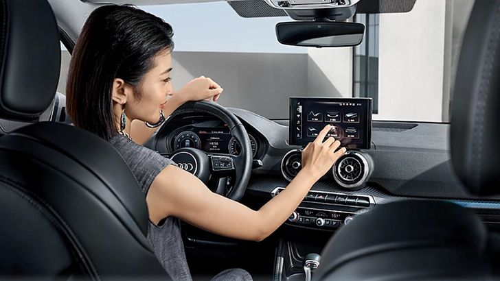 Интерьер Audi Q2L