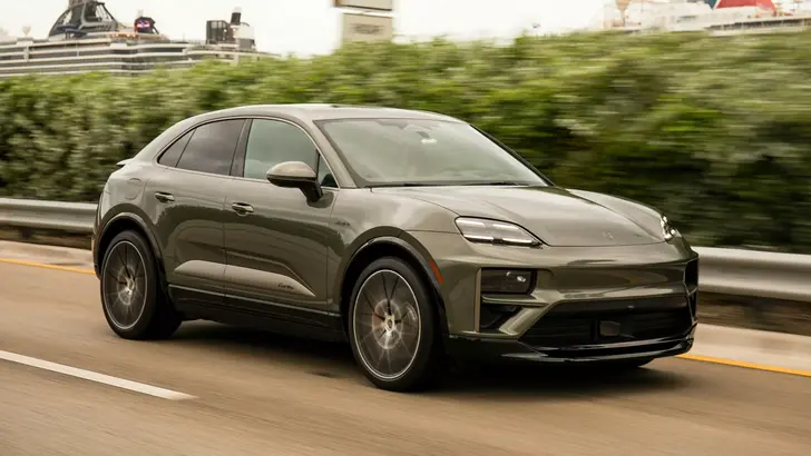 Porsche впервые оснастит кроссовер Macan искусственным интеллектом и режимом игровой консоли