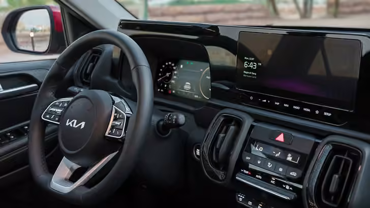 Интерьер Kia Sonet