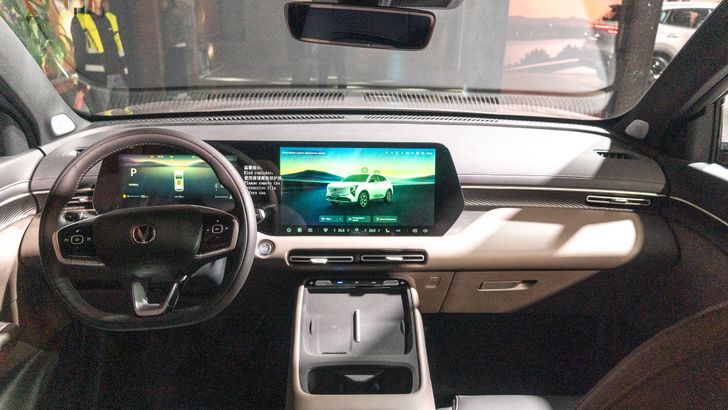 Интерьер Changan UNI-S 4x4