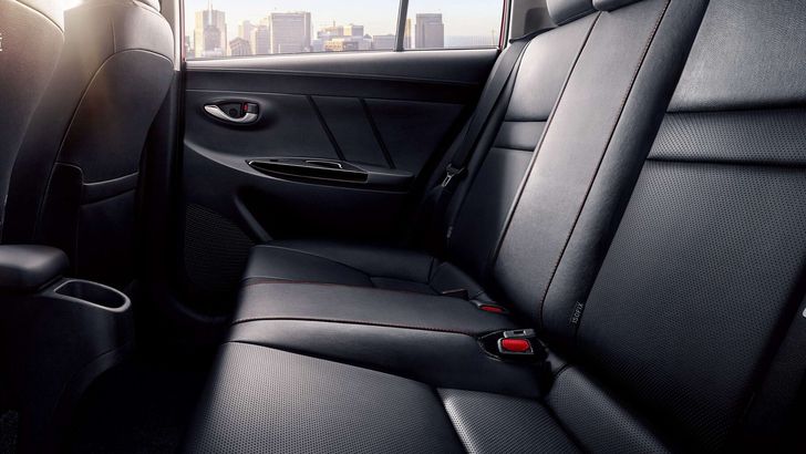 Интерьер Toyota Yaris L X Интерьер Toyota Yaris L X