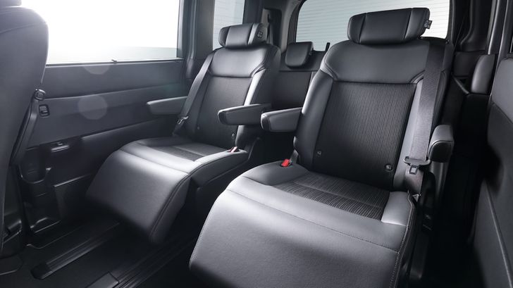 Интерьер Honda Stepwgn Spada Интерьер Honda Stepwgn Spada