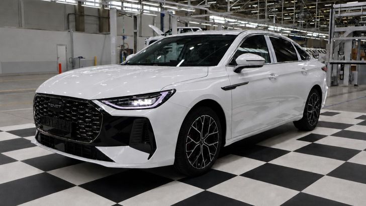 Началось полноценное производство российского аналога Toyota Camry. Что о нем известно Началось полноценное производство российского аналога Toyota Camry. Что о нем известно