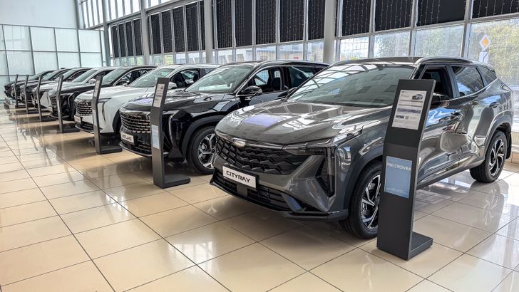 В России переписали цены на Coolray, Cityray и еще два Geely. Сколько стоят популярные кроссоверы теперь