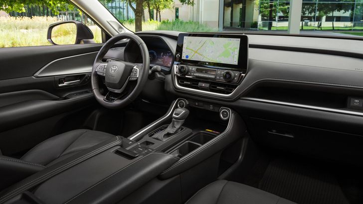 Интерьер Toyota Grand Highlander