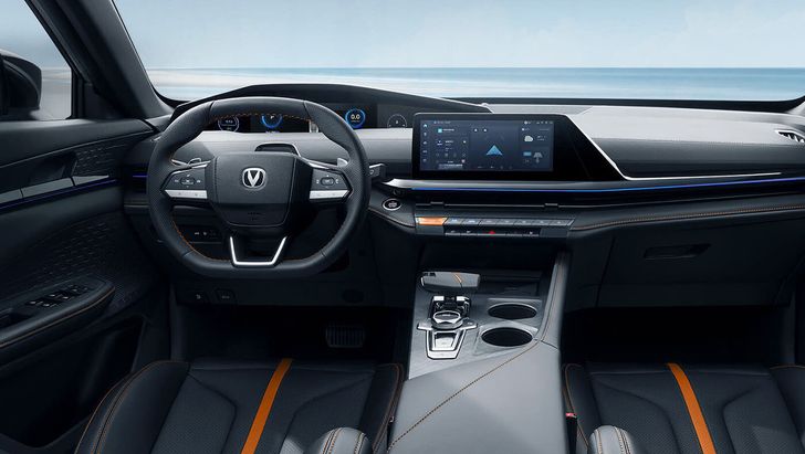 Интерьер Changan Uni-V