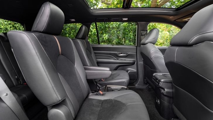 Интерьер Toyota Grand Highlander